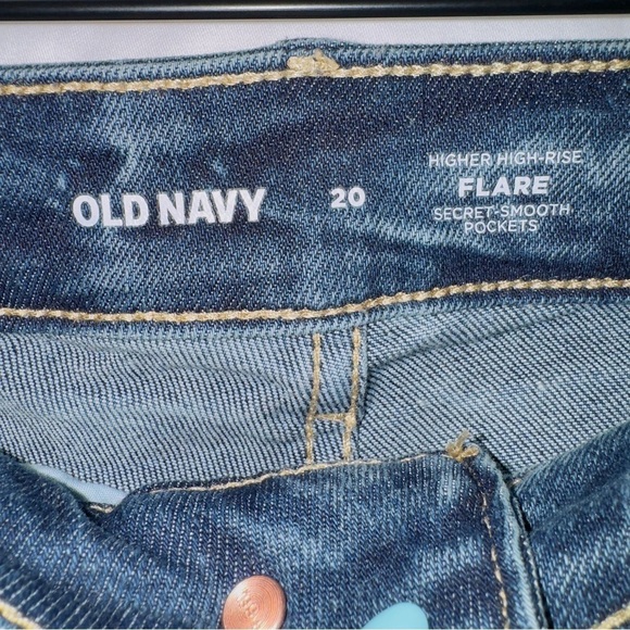 Women's Old Navy Dark Wash Denim Higher High Rise Cropped Flare Jean size 20 - Picture 4 of 6